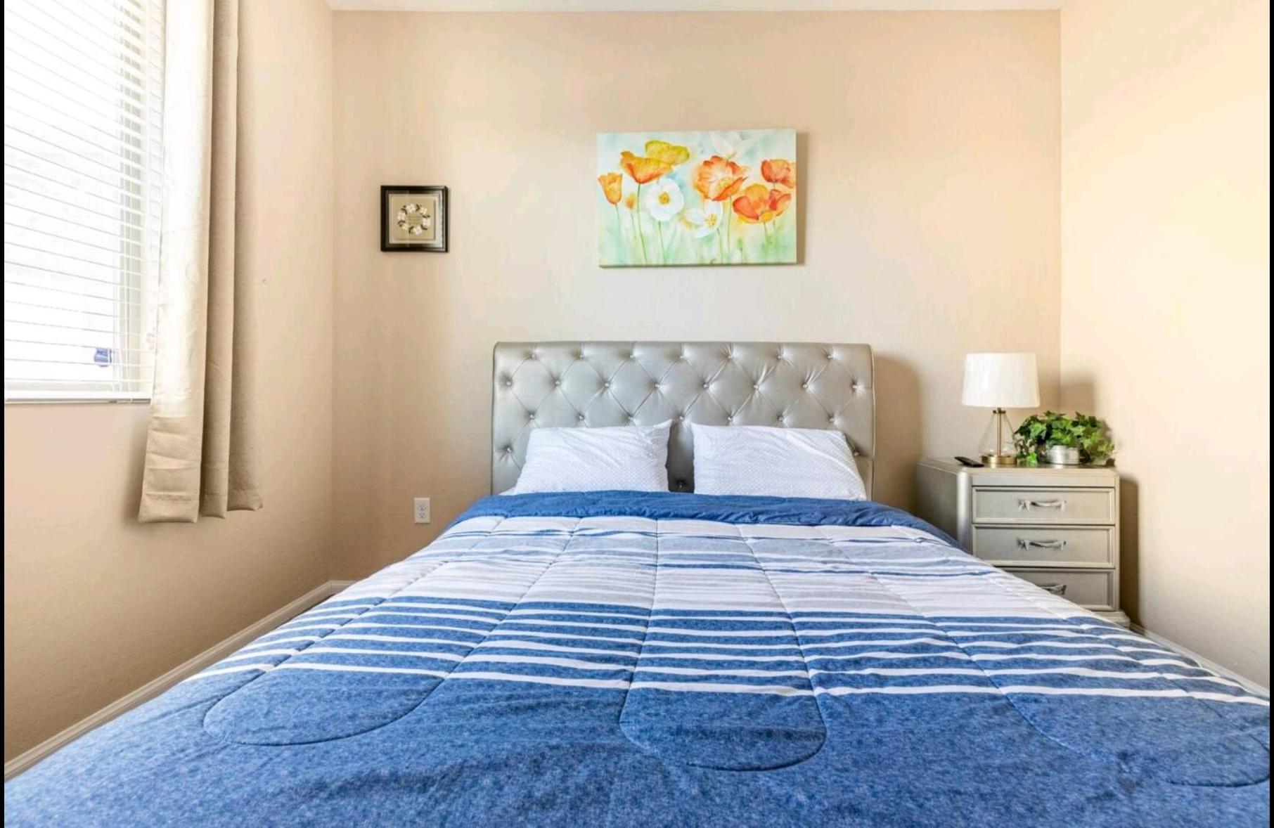 1 North Vegas Airport Pick Up Private Bathroom Habitación en casa particular *